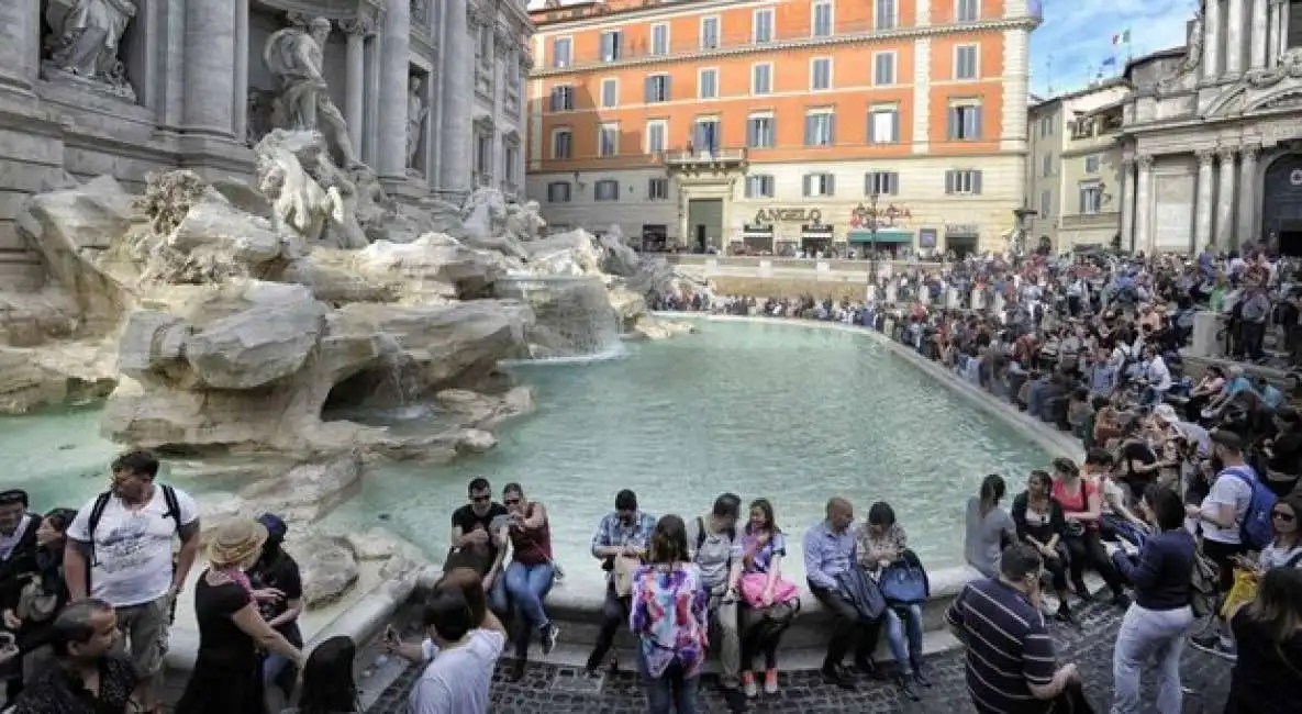Dal 7 gennaio i turisti per visitare la Fontana di Trevi dovranno ...